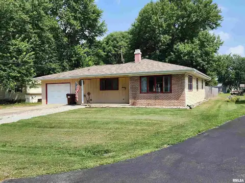 128 S Emmett Street, Virden, IL 62690