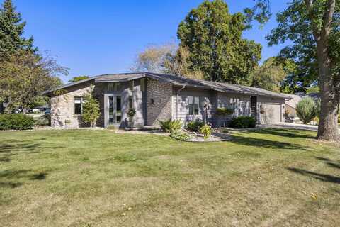 524 RIFORD Road, NEENAH, WI 54956