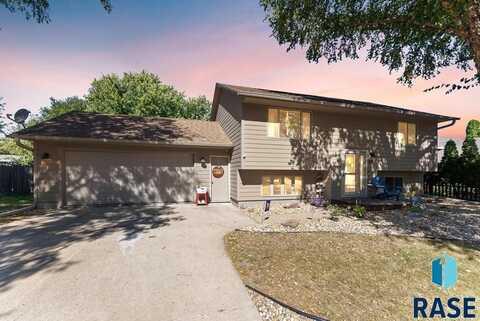 104 W Birchwood Dr, Brandon, SD 57005