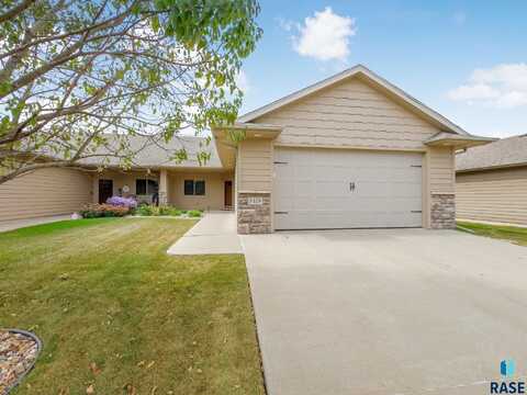 5409 S Westwind Ave, Sioux Falls, SD 57108