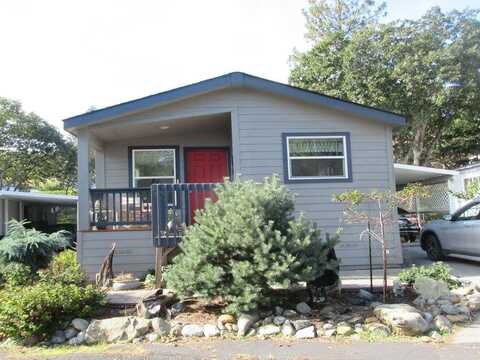 400 Hiram Page Rd #49, Yreka, CA 96097