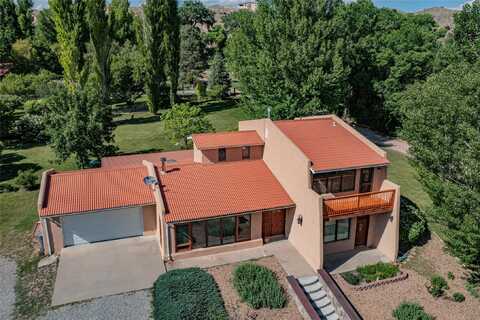 14 Entrada Del Jardin, Santa Cruz, NM 87567