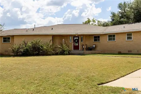 512 S Avenue F, Shiner, TX 77984