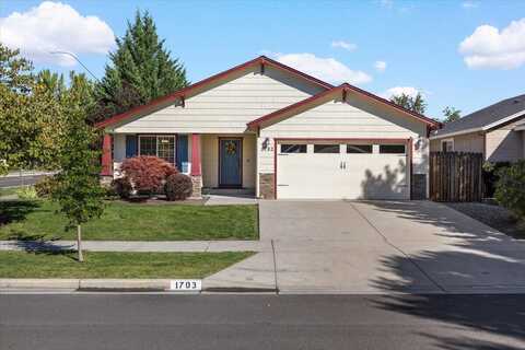 1703 Pearl Eye Lane, Medford, OR 97504