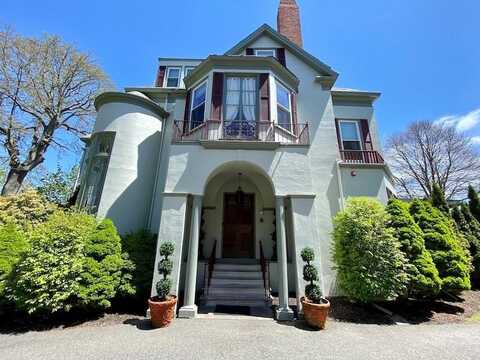 96 Rhode Island Avenue, Newport, RI 02840