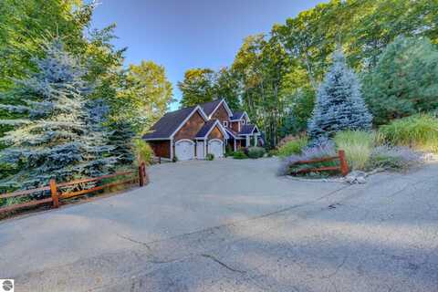 1031 S Bay View Trail, Suttons Bay, MI 49682