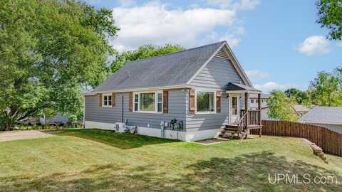 328 12th, Norway, MI 49870