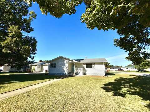 2872 LINDEN DRIVE, COLUMBUS, NE 68601