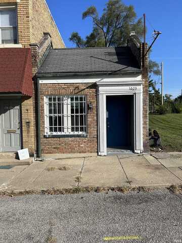 1023 E Madison Street, South Bend, IN 46617