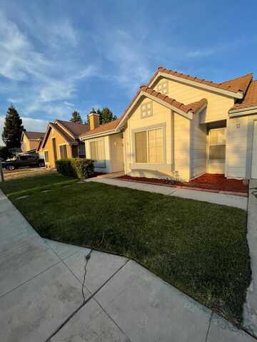 875 Homsy Avenue N, Clovis, CA 93611