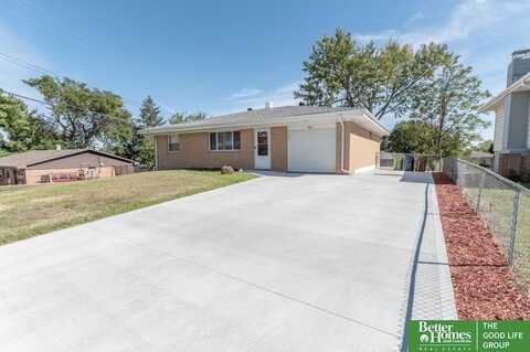 9405 Briarwood Lane, Bellevue, NE 68147