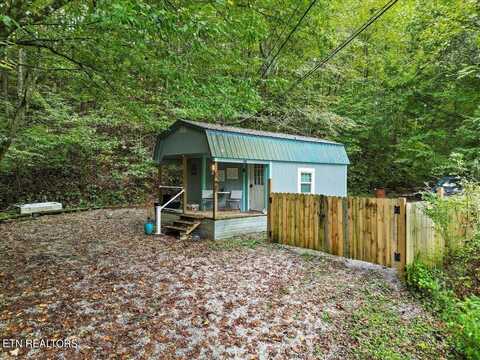 286 Childs Rd, Harriman, TN 37748