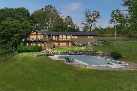 6021 Commane Rd, La Fayette, NY 13084