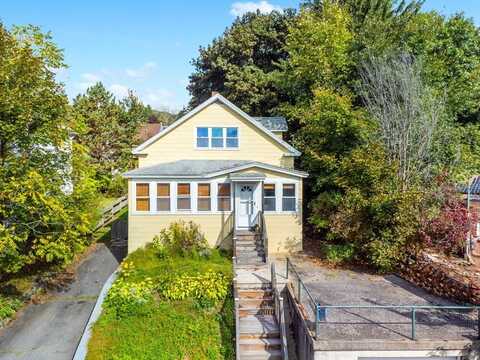 19 Greenwood Pl, Gardner, MA 01440