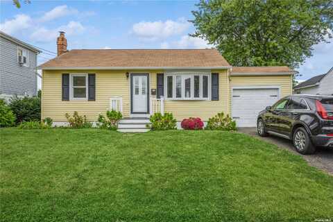 29 Leibrock Avenue, Lindenhurst, NY 11757