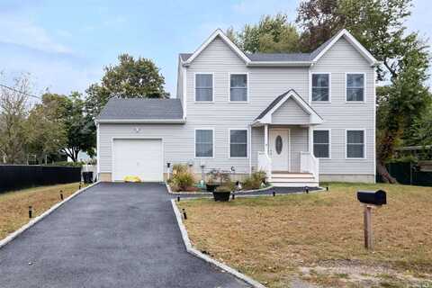 8 Narcissus Road W, Mastic Beach, NY 11951