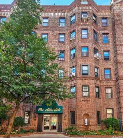 34-24 82nd Street, Jackson Heights, NY 11372