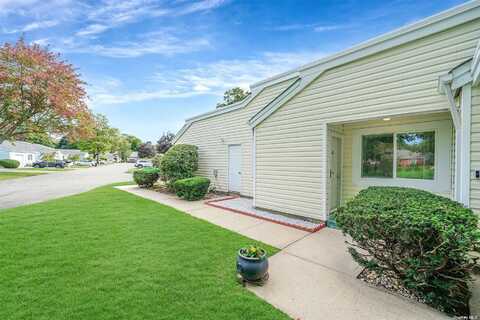 1101 Cabot N, Smithtown, NY 11788