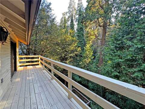 652 Knoll, Crestline, CA 92325