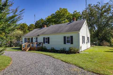 584 Harryhogan Rd, Callao, VA 22435