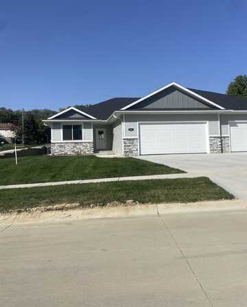 3401 Lafayette Dr, Sioux City, IA 51104