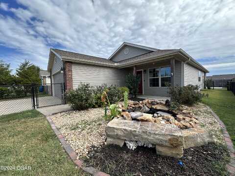 1821 S Michigan Avenue, Joplin, MO 64804