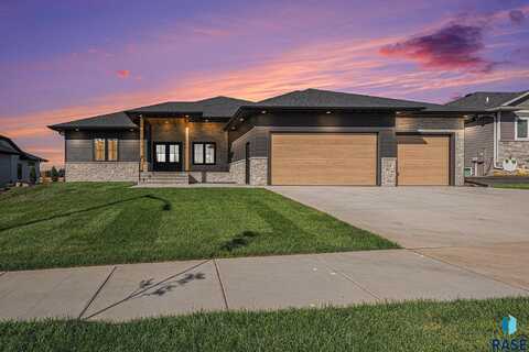 313 Red Spruce Ave, Sioux Falls, SD 57110