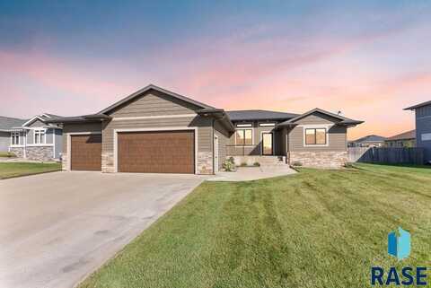 2716 E Palmer St, Brandon, SD 57005