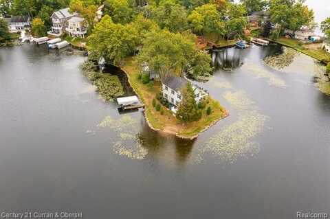 250 OAK ISLAND Drive, Wolverine Lake, MI 48390