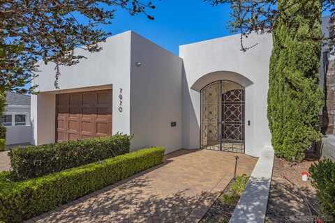 7970 Roseland Dr, La Jolla, CA 92037