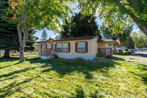 3110 E Chattaroy Rd, Chattaroy, WA 99003