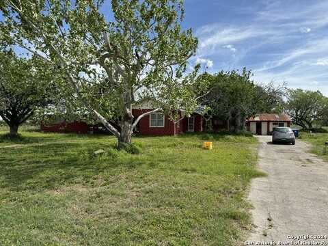 2128 2ND ST, Pleasanton, TX 78064