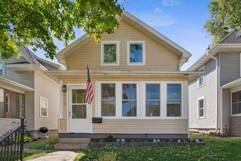 913 Bluff Street, Cedar Falls, IA 50613