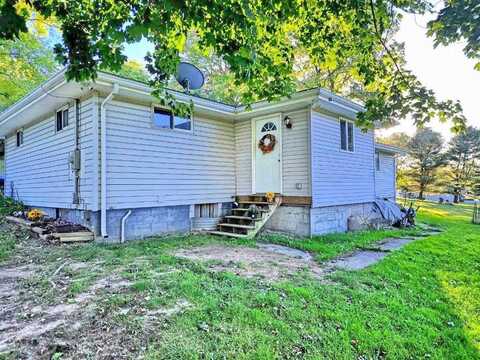 468 Gas Valley, Crown, PA 15043