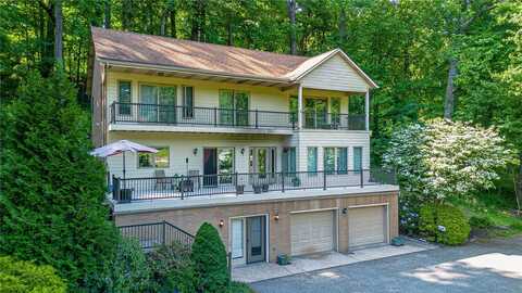 8 Lakefront Rd, Unity, PA 15601