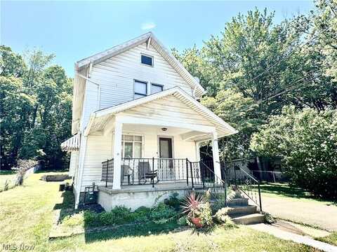 694 Ocean Avenue, Akron, OH 44310