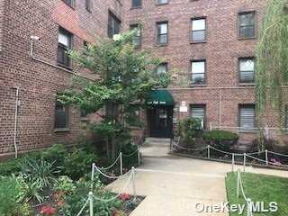 52-60 65 Place #5E, Maspeth, NY 11378