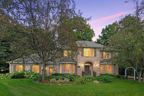 Lake Point, CHANHASSEN, MN 55317