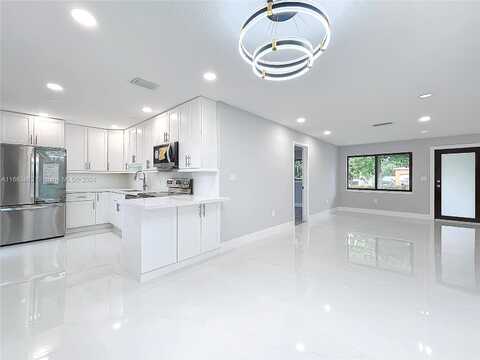 174Th, NORTH MIAMI BEACH, FL 33162