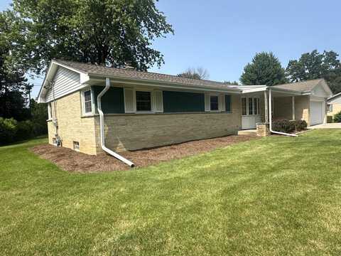 Fairmount, MENOMONEE FALLS, WI 53051