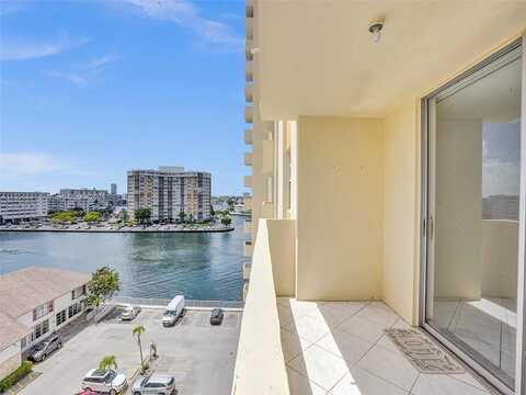 Ocean, HALLANDALE BEACH, FL 33009