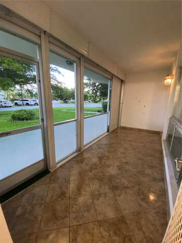 S Luna Ct, Hollywood, FL 33021