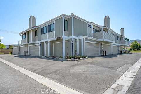 Crossglade Avenue 3, Canyon Country, CA 91351