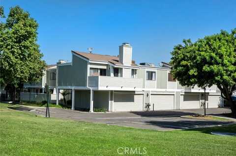 Crossglade Avenue 5, Canyon Country, CA 91351