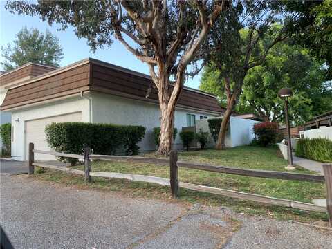 Larwin Avenue 4, Chatsworth, CA 91311