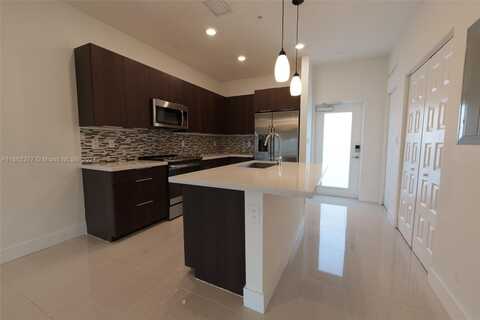 Nw 84Th Ct, Doral, FL 33166