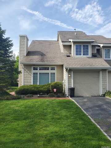 Doral Lane #15, Bay Shore, NY 11706