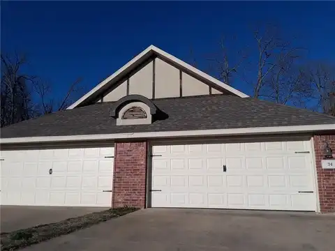 34 Woodsprings DR, Fayetteville, AR 72701