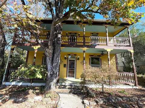 2 Prospect AVE, Eureka Springs, AR 72632