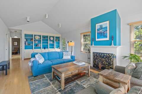 566 Community Hall Lane, Saint Helena, CA 94574